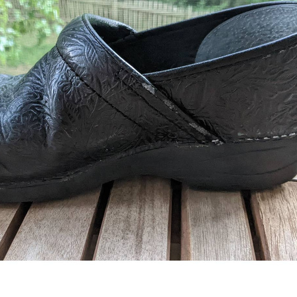 Dansko Pro Black Floral tooled Clogs - Size 40 / 9.5-10 - Picture 8 of 12